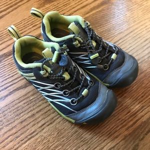Boys Keen Elastic Pull On Sneakers, Size 12